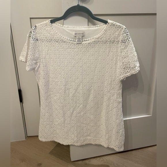 Tops - Beautiful white short sleeve top (lined).